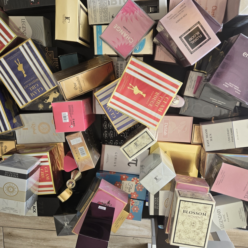 Diverse Perfume 12 Perfums For 100 Men And Women